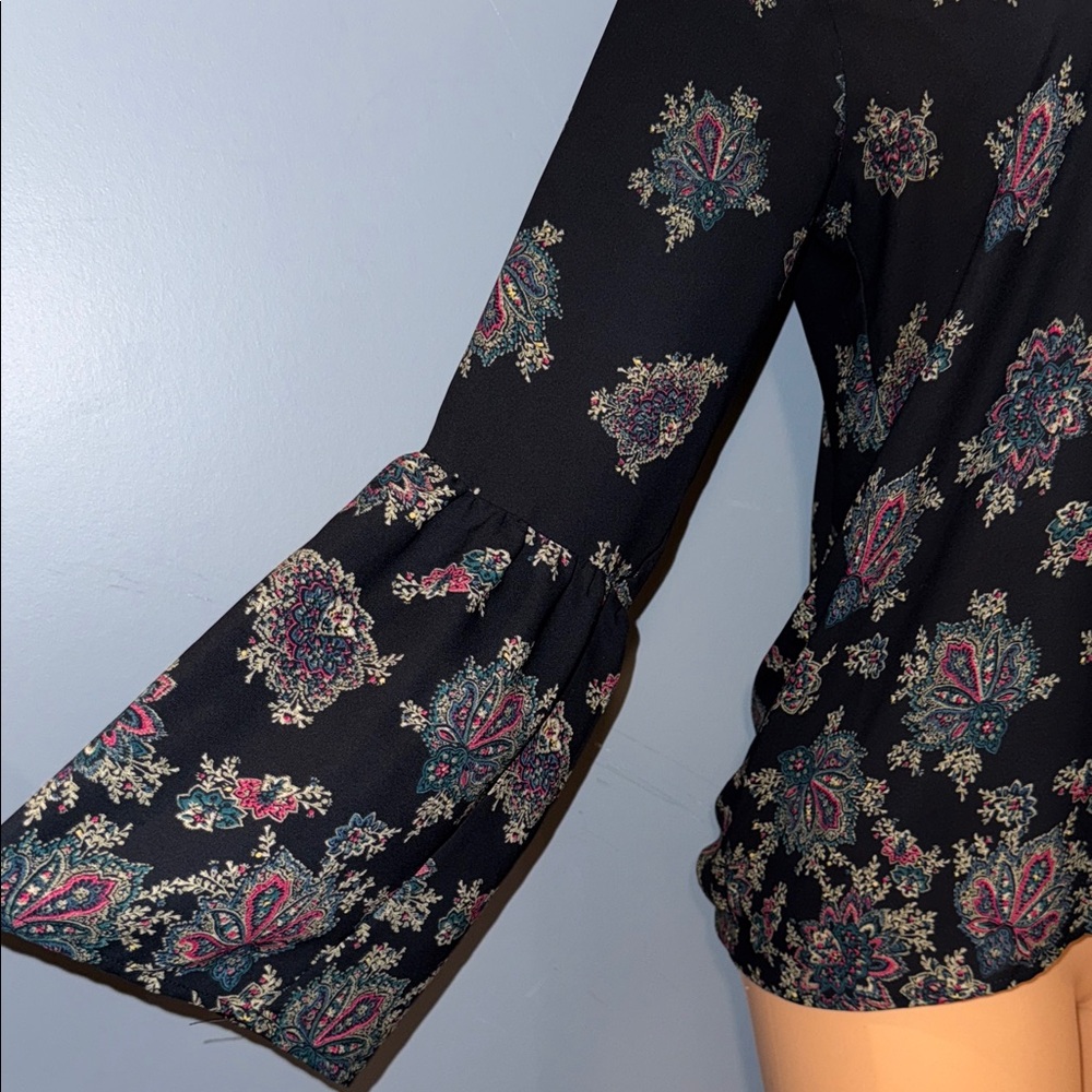 Abercrombie & Fitch Black Floral Lace-Up Blouse - Picture 4 of 6